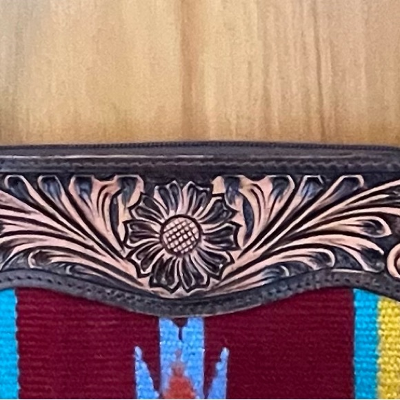 Cross Body Hand Tooled Saddle Blanket Genuine Leather Bag - Picture 4 of 6